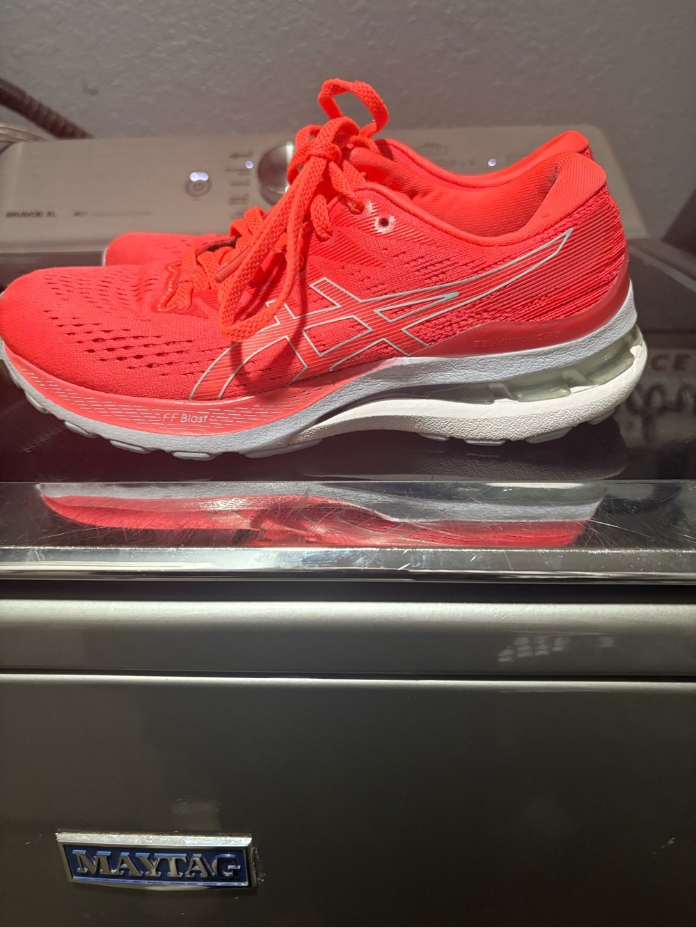ASICS Gel Cayano 28 Women's Coral Athletic Running Shoes SZ 7